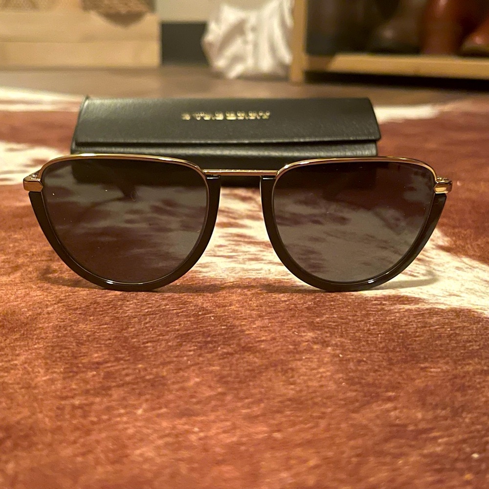 AUTHENTIC Burberry sunglasses 🕶️